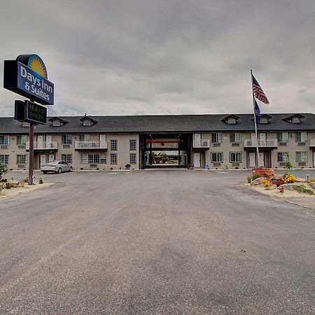 Days Inn & Suites By Wyndham Lolo Kültér fotó