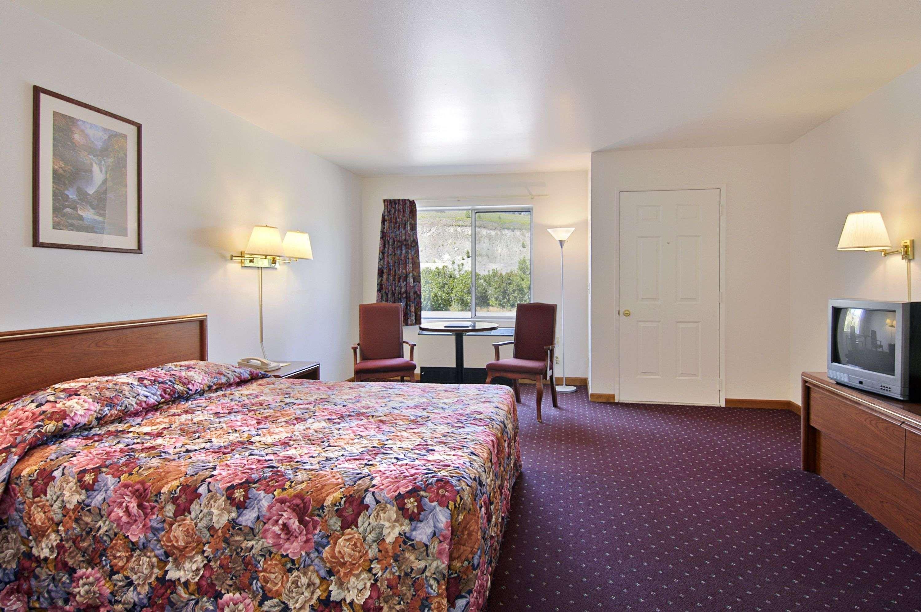 Days Inn & Suites By Wyndham Lolo Kültér fotó