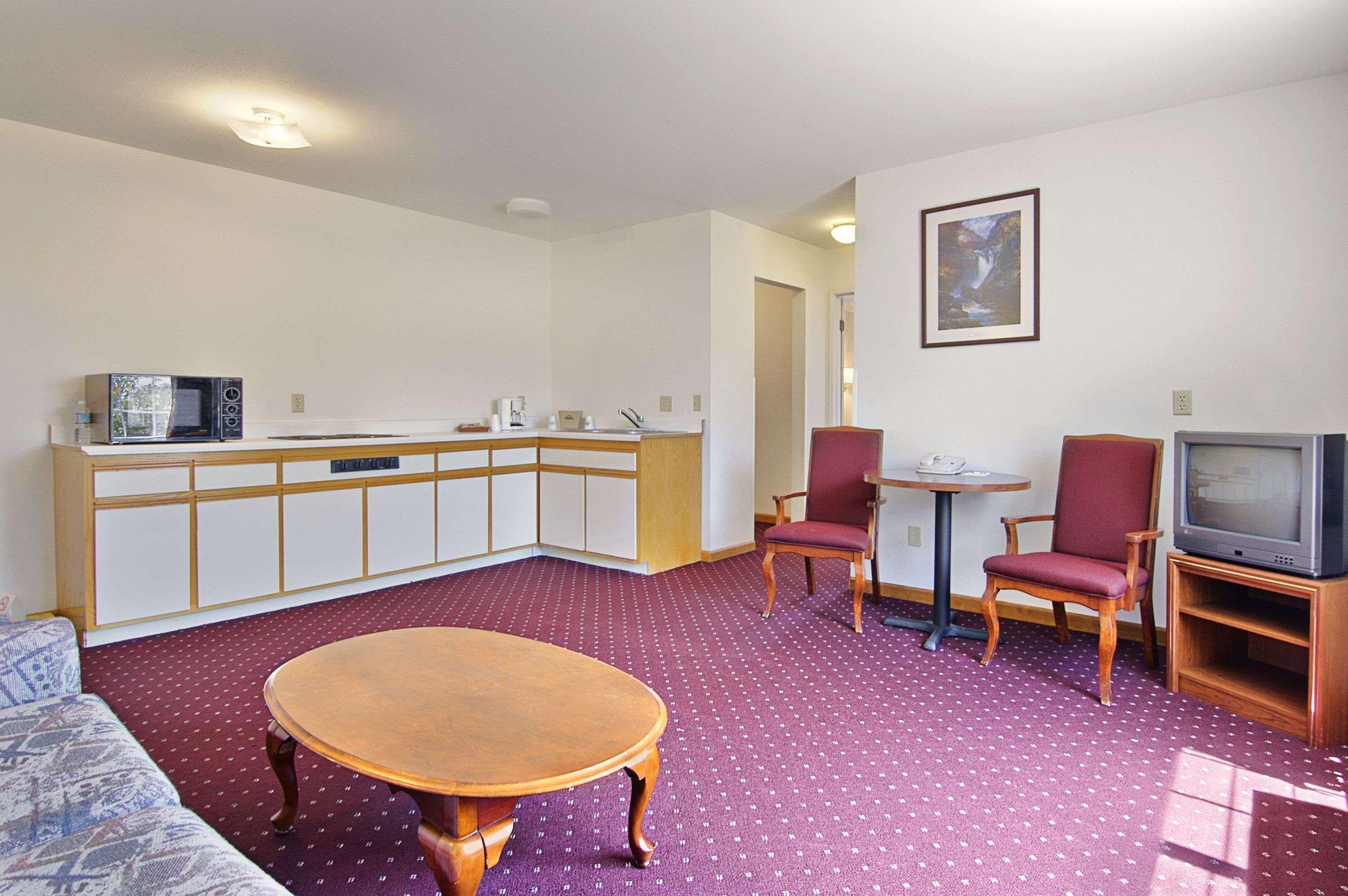 Days Inn & Suites By Wyndham Lolo Kültér fotó