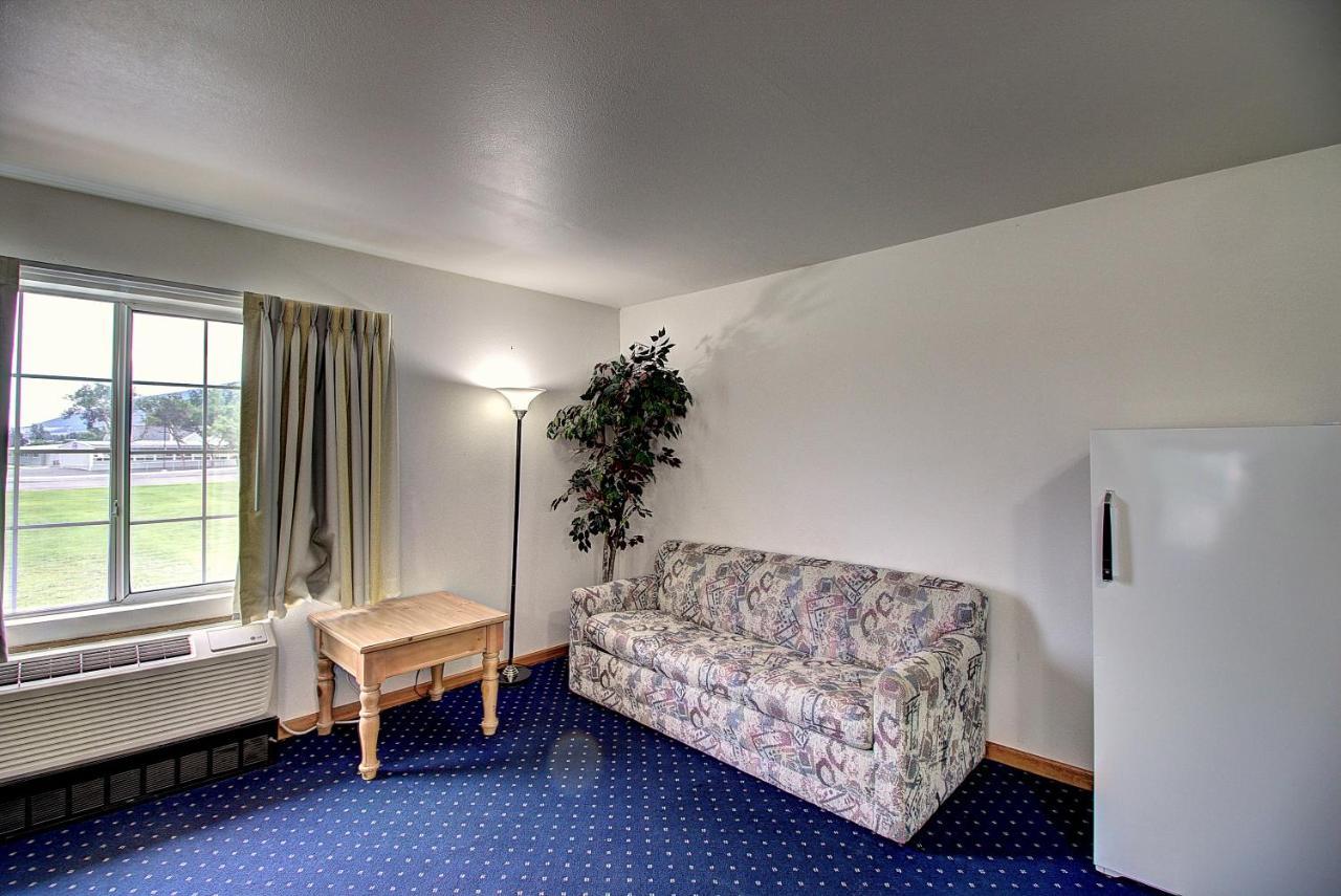 Days Inn & Suites By Wyndham Lolo Kültér fotó